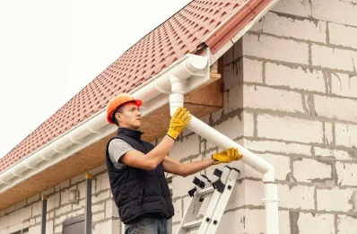 Pose et remplacement de gouttières à Sentein